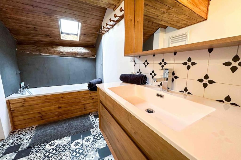 Ribera 1 - Beautiful Reformed House Parking Villa Formigueres Ngoại thất bức ảnh